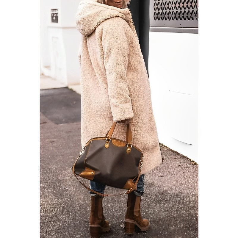 Warmer grauer Damen Langmantel. Stilvolle Winterjacke & bequemer Wintermantel für kalte Tage und Wintermode.