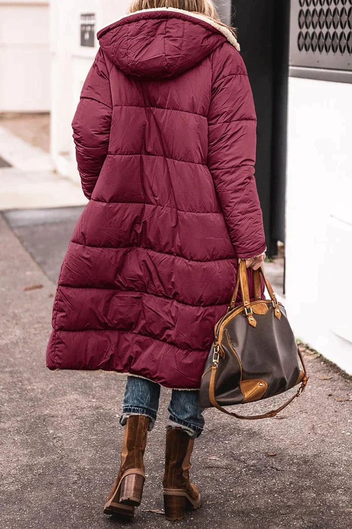 Damen Langmantel in elegantem Grau, warm & vielseitig. Perfekte Oberbekleidung für stilvolle Freizeit im Winter.