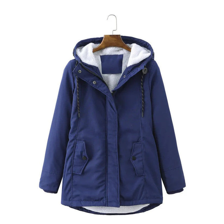 Warmer Damen Wintermantel mit Kapuze und Reißverschluss. Stilvolle Parka-Jacke für den Winter.