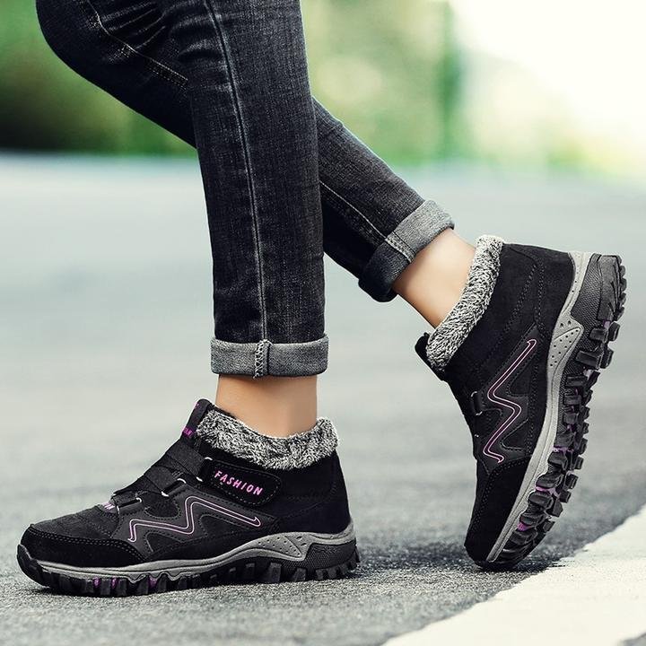 Graue Winterschuhe für Damen, warm gefüttert, robust & ideal für Alltag und Freizeit.