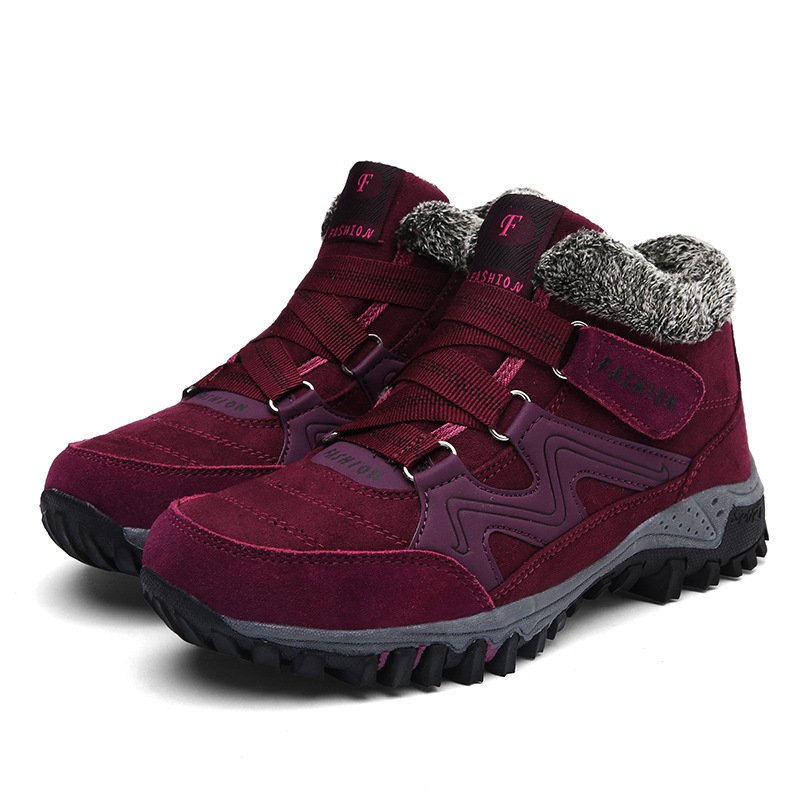 Rote kuschelige Damen Winterstiefel, warm gefüttert, für kalte Füße & trendigen Auftritt.