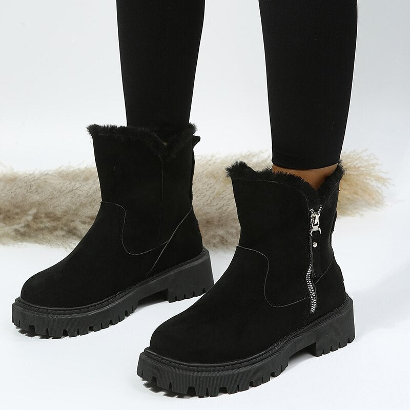 Bequeme, warm gefütterte Damen Winterstiefel mit Kälteschutz. Ideal für Outdoor-Aktivitäten im Schnee.