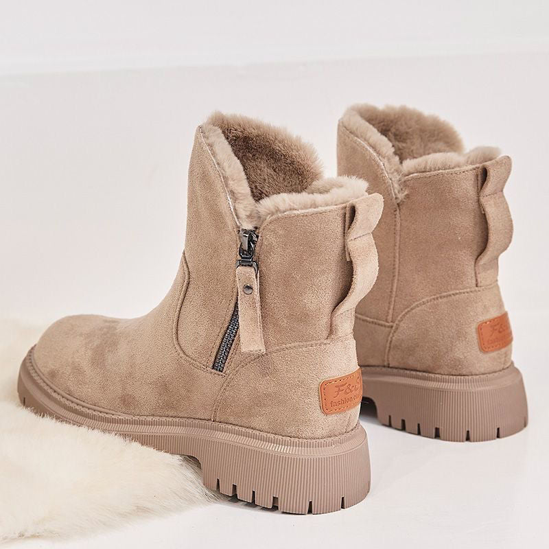 Innenansicht der bequemen Damen Winterstiefel mit kuscheligem Futter. Warme, komfortable Winterschuhe.