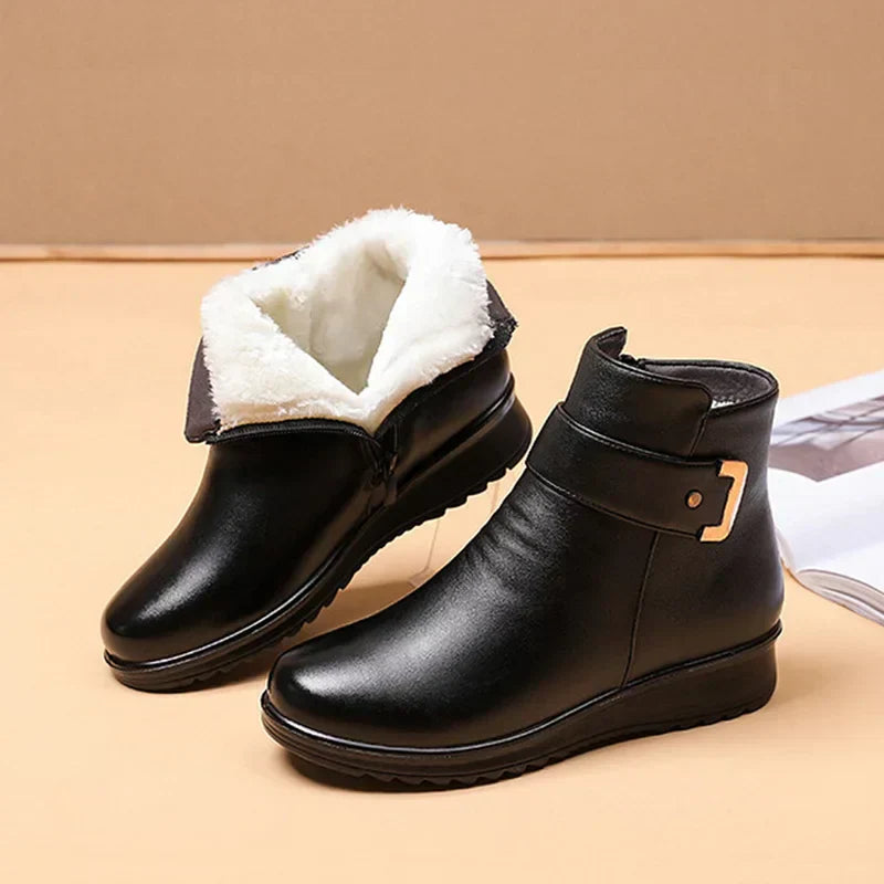 Bequeme Damen Winterstiefel mit Plüschfutter für optimale Wärme; ideal für Freizeit & Alltag.
