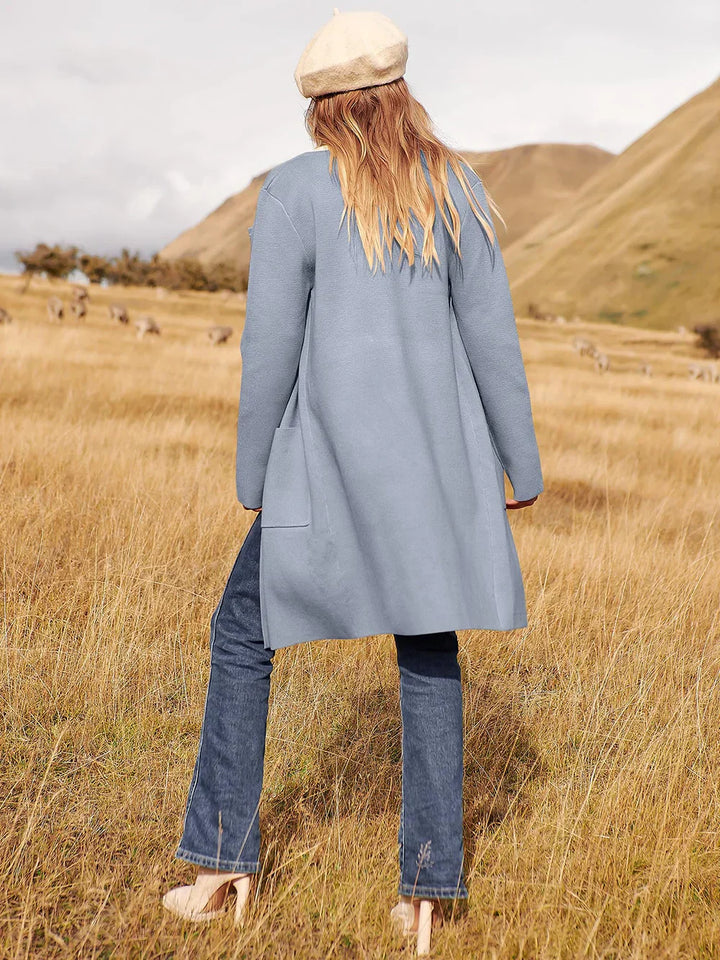 Damen Strickjacke in Anthrazit, warm & kuschelig, mit Seitentaschen. Eine stilvolle Winterjacke.