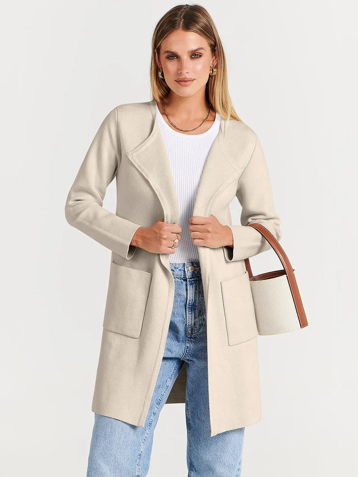 Damen Strickjacke in Oversize-Passform, kuschelig warm, mit praktischen Taschen, für entspannten Look.