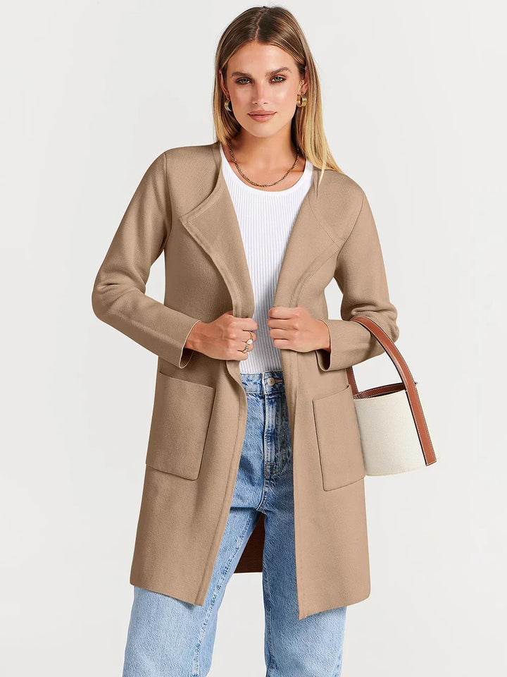 Damen Cardigan mit aufgesetzten Taschen, kuschelig & warm, vielseitig kombinierbar für Winter.