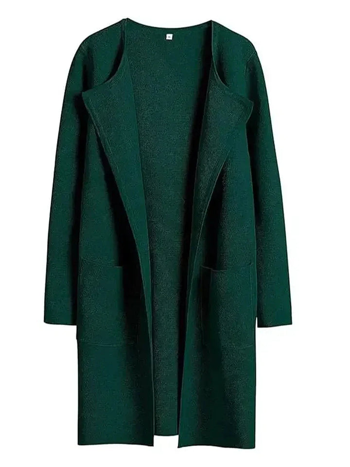 Komfortable Winterstrickjacke für Damen, weicher Strick, mit praktischen Taschen für jeden Tag.