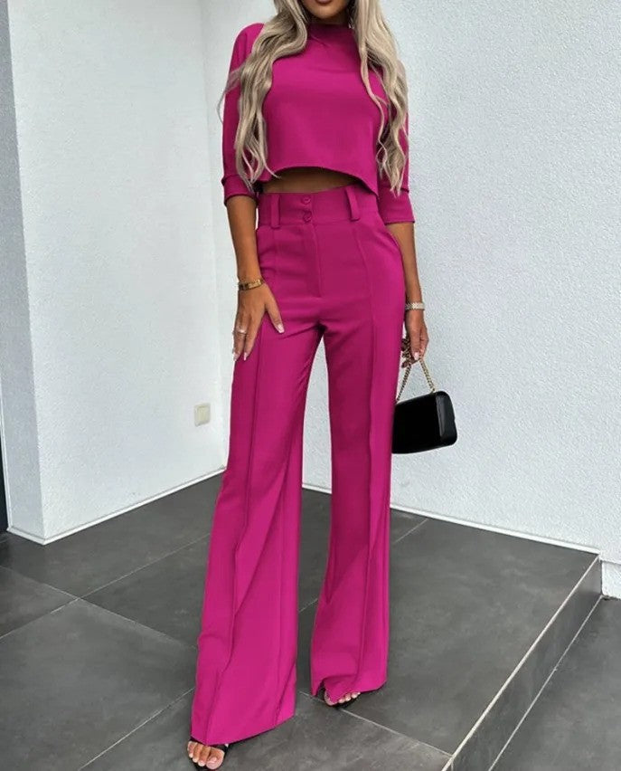 Elegantes Damen Herbst-Winter-Set: Zweiteiler mit warmem Oberteil und Hose für stilvolle Momente.