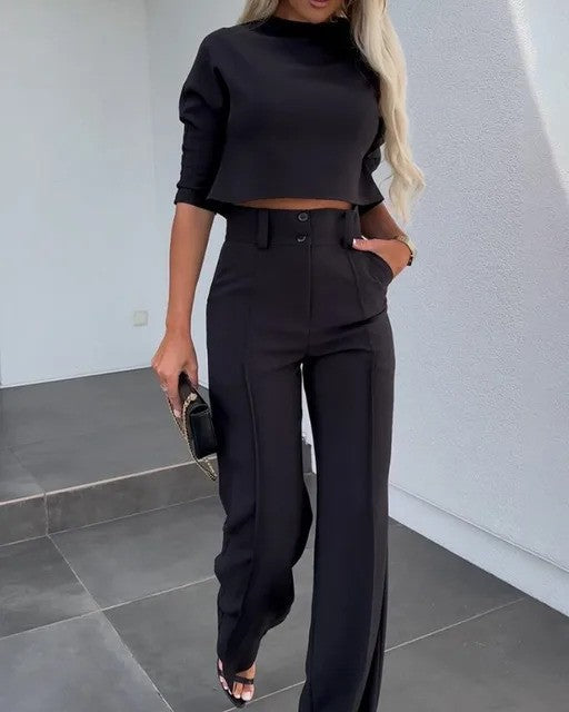Casual Damen Zweiteiler; Herbst-Winter-Outfit mit kuscheligem Pullover & passender Hose.