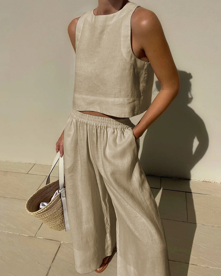 Locker geschnittenes Damen Zweiteiler-Set für den Sommer. Ärmelloses Top & komfortable Hose in hellem Farbton.