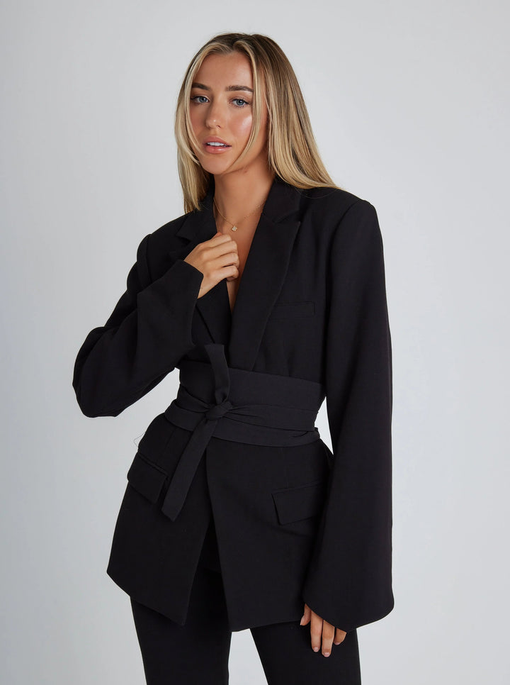 Damenblazer tailliert mit Gürtel für Business & elegante Anlässe. Modisch & klassisch.