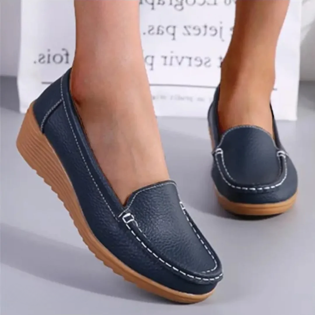 Dunkelblaue orthopädische Slipper für Damen im modernen Design