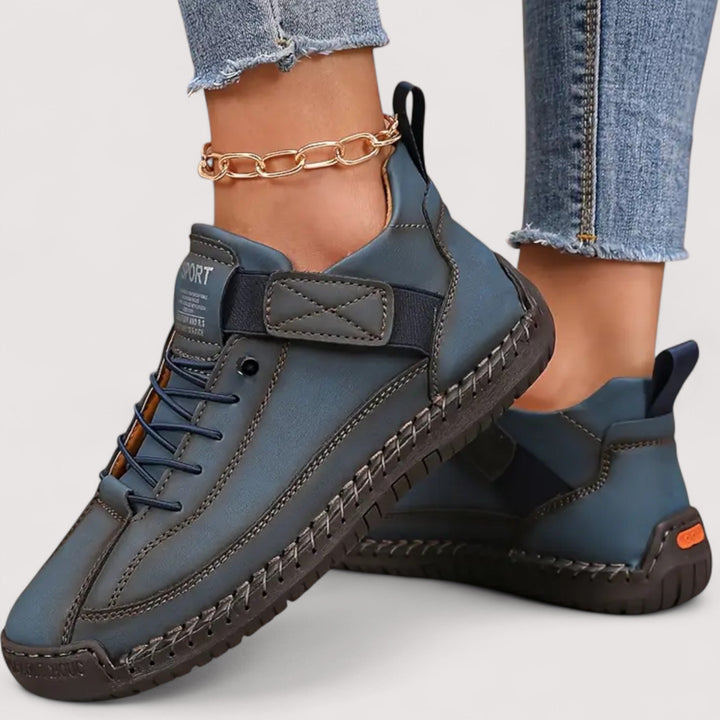 Damen Sneaker in leuchtendem Blau, ideal für einen frischen Look und maximalen Komfort.