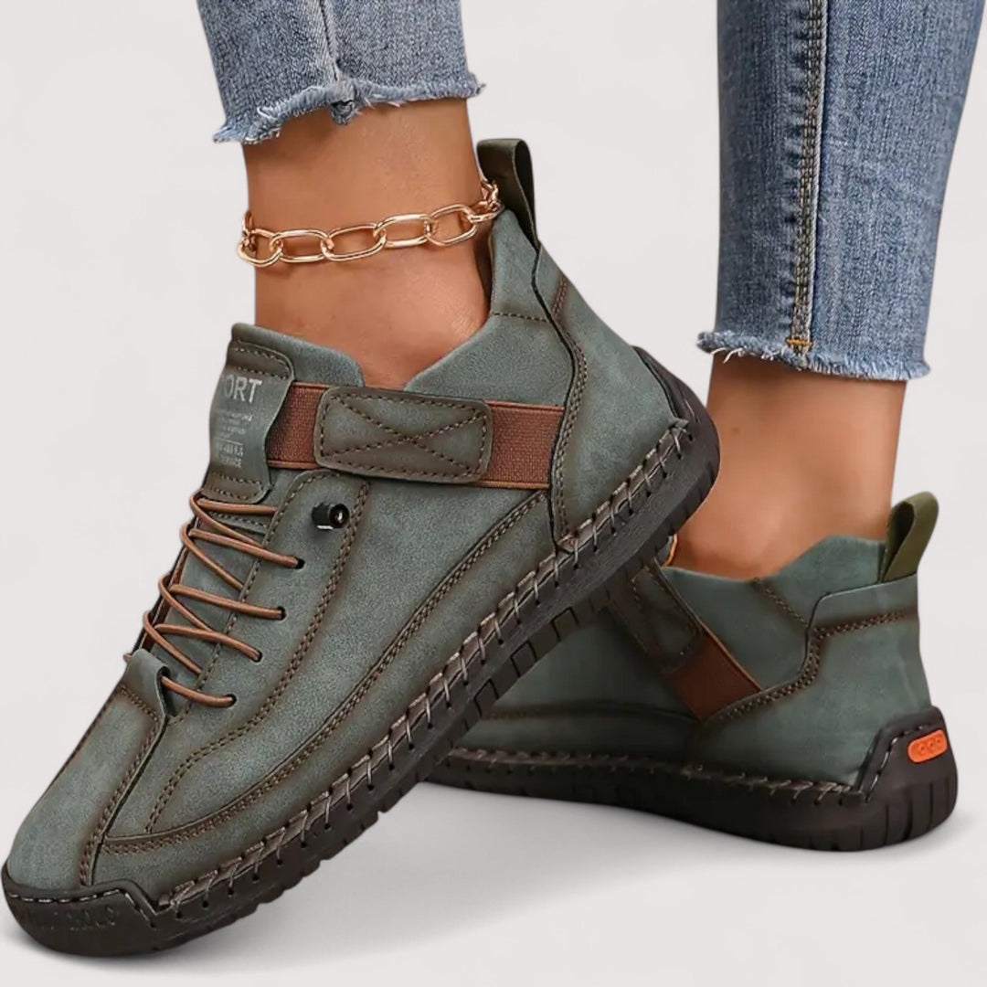 Damen Sneaker in einer hellen Farbe, die Leichtigkeit und modernen Stil für jede Saison bietet.