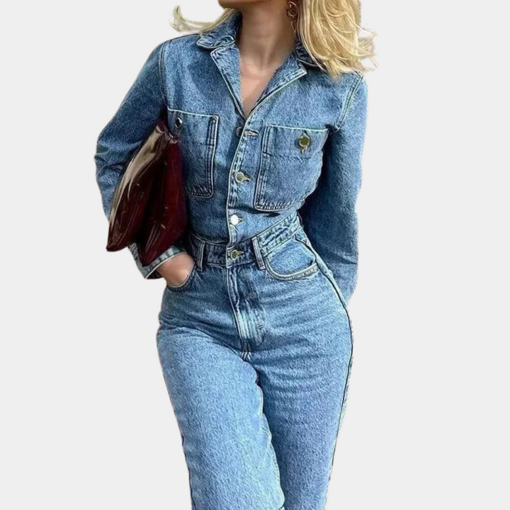 Frau in blauem Jeansanzug, modisch, lässig, Denim, Streetwear, Trendmode, Damenbekleidung