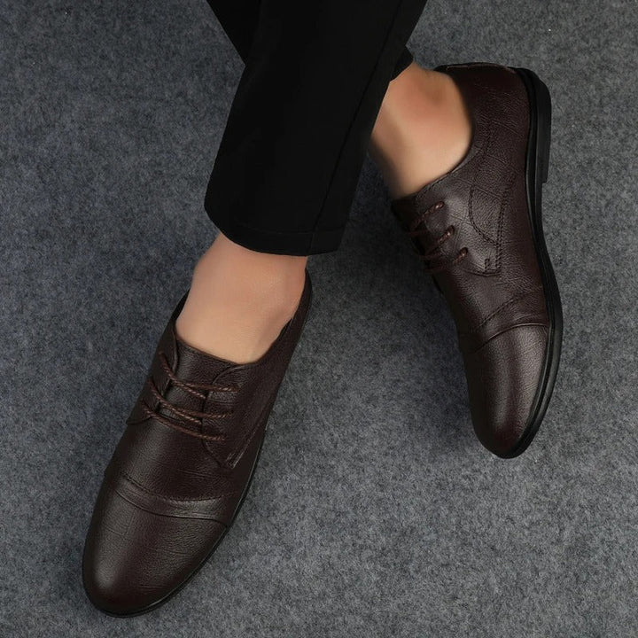 Stilisierte Business Schuhe für Herren in glänzendem Schwarz