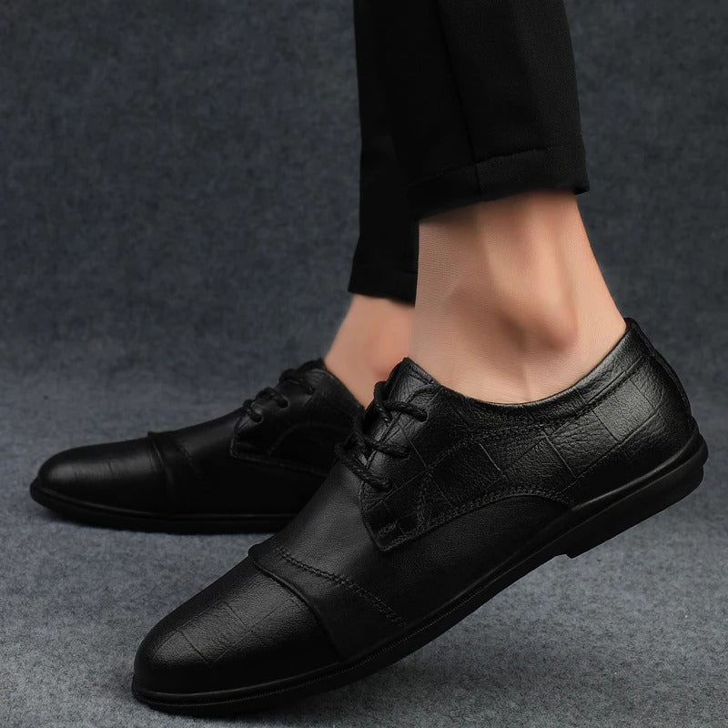 Dunkle Halbschuhe für Herren ideal zu Anzug und Business-Outfit