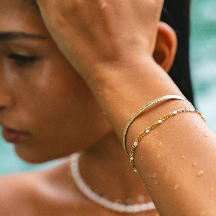 Modernes doppellagiges Armband für Frauen, perfekt für vielseitige Alltagslooks.