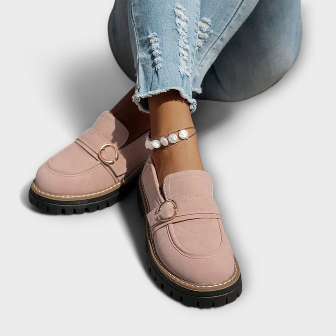 Leichte Freizeitschuhe für Damen beim Gehen
