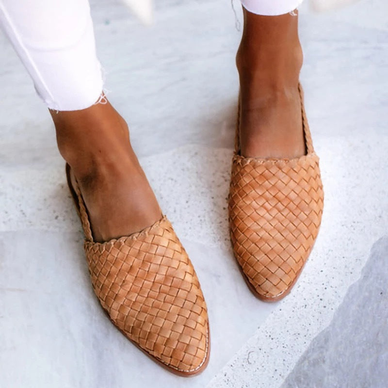 Damen Slipper in Hellbraun mit geflochtenem Design