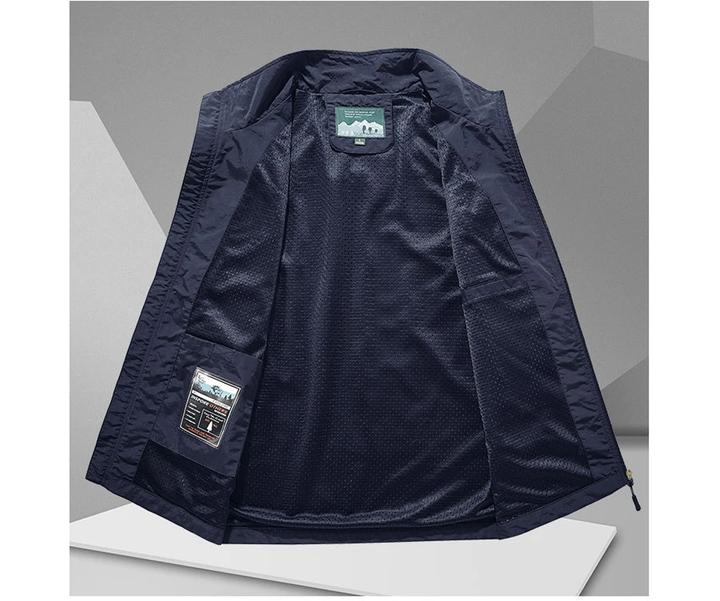 Leichte Herren Outdoor-Weste, strapazierfähig & atmungsaktiv. Ideale Mehrtaschen-Weste für Abenteuer.