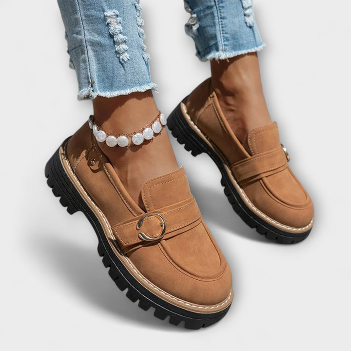 Damenfreizeitschuhe aus weichem Material im Nahbereich