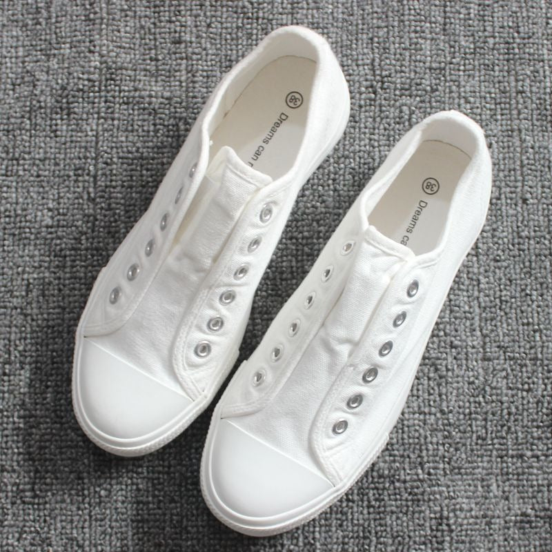 Weiße Damen Slip-On Sneakers von oben fotografiert