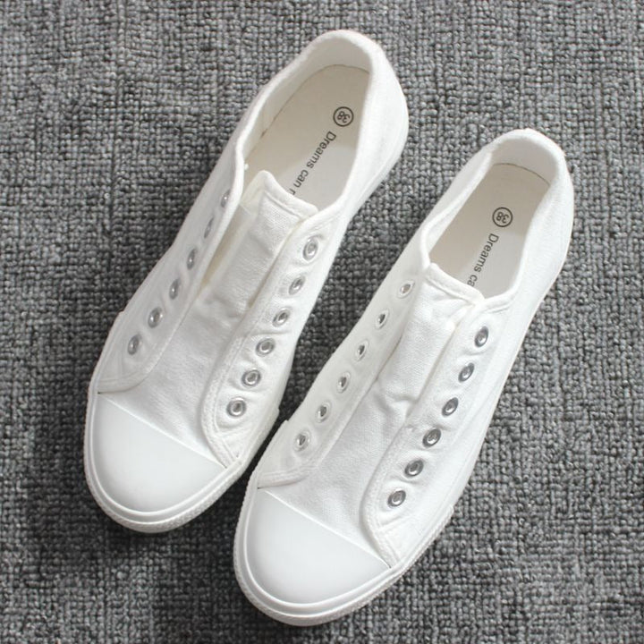 Weiße Damen Slip-On Sneakers von oben fotografiert