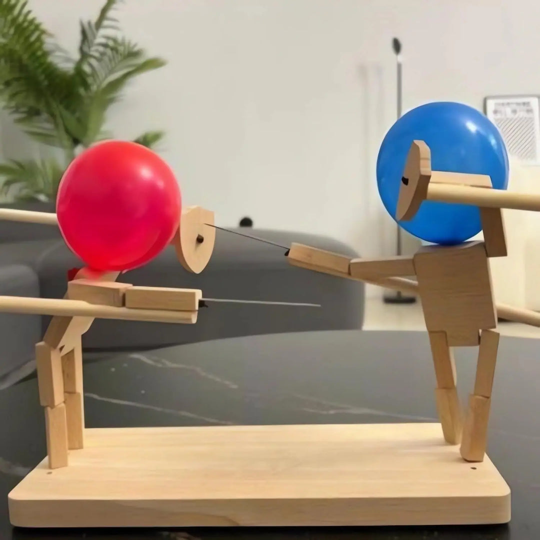 "DuelPop Ballon-Schwertspiel: Vier farbige Schwerter und Luftballons für spannende Duelle und actiongeladenen Spielspaß."