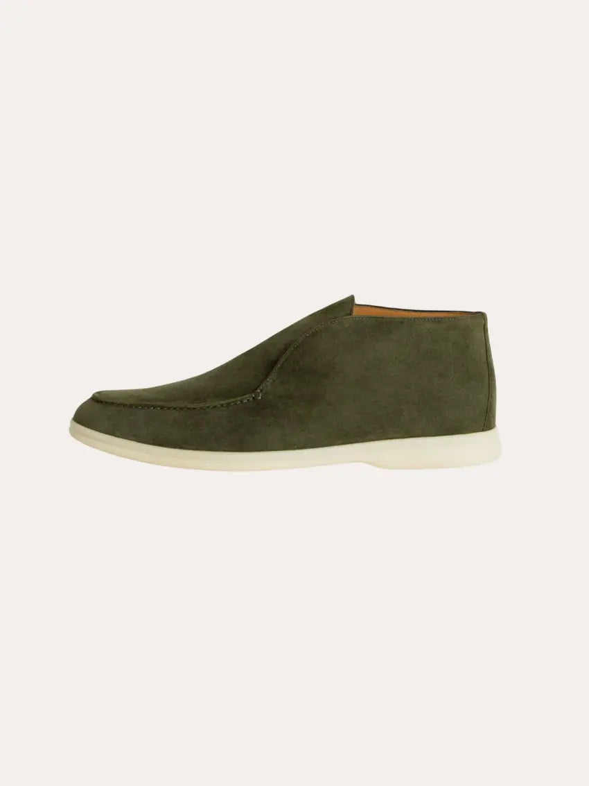 Bequeme tiefgrüne Herren-Schlupfschuhe, die Eleganz und Komfort vereinen. Ideal für den modernen Mann.