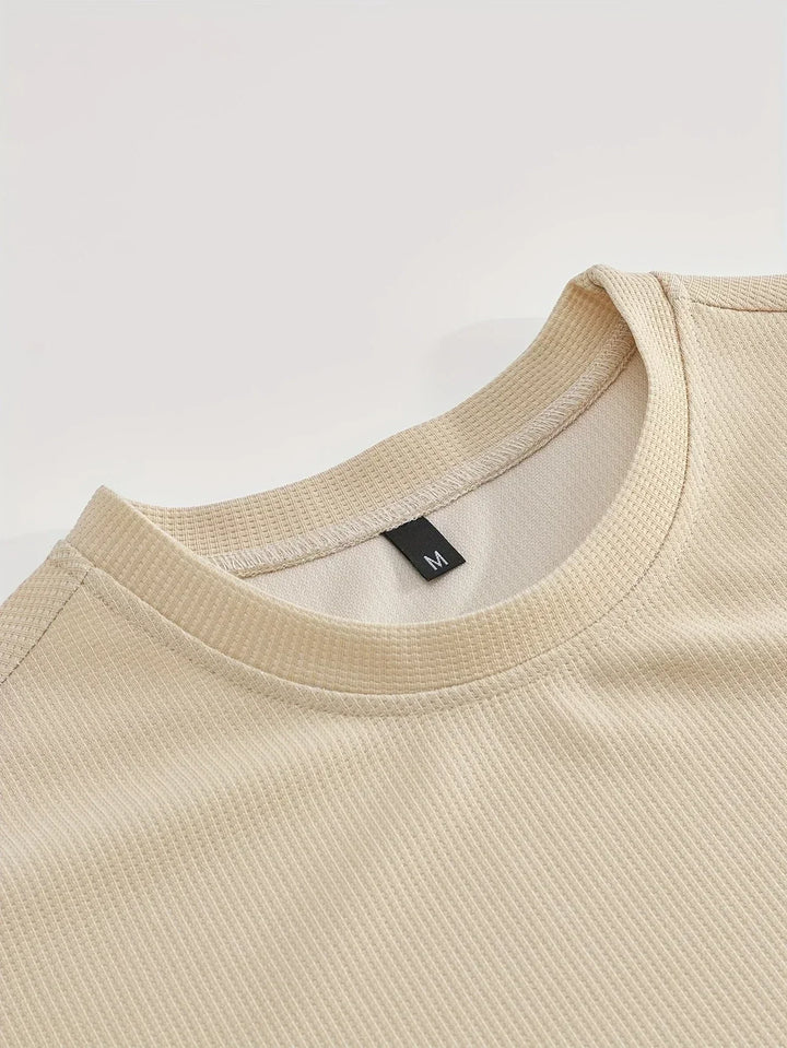 Herren Sportset Waffelstrick T-Shirt & Shorts, seitliche Ansicht am Modell