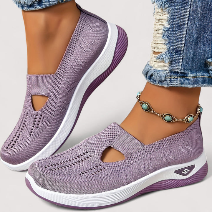 Nahaufnahme des atmungsaktiven Obermaterials der Damen Komfortschuhe. Ultraleichte Sneaker für den Alltag.