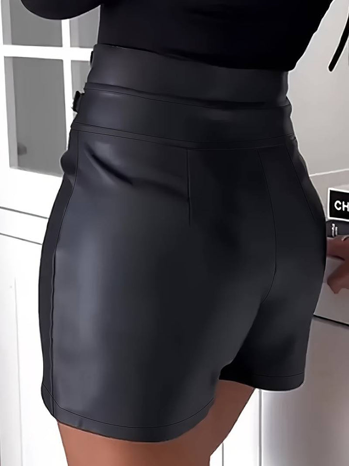 Damen Shorts mit Schnalle in Schwarz