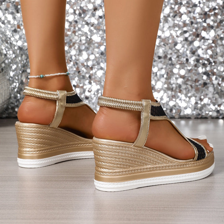 Schwarze ergonomische Damen-Sandalen, ideale Komfortschuhe für stilvolle Sommertage und Freizeit.