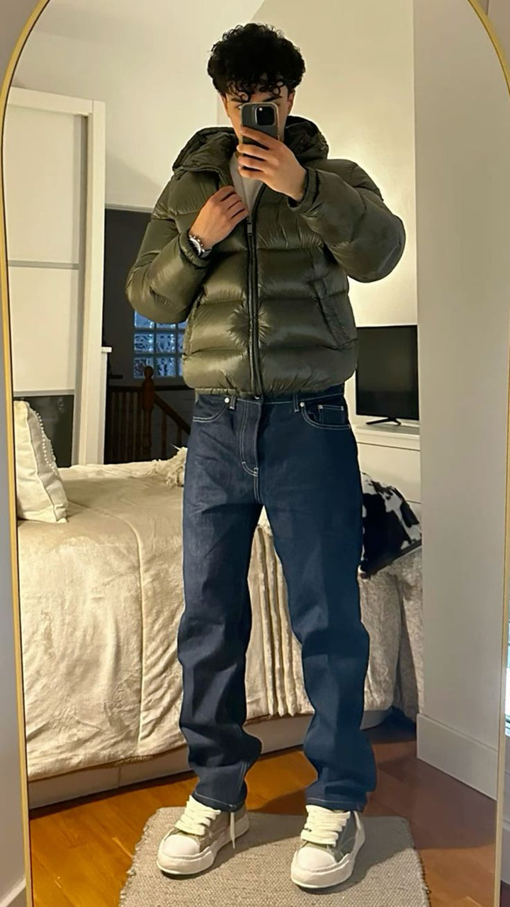 Moderne Herren Steppjacke mit Kapuze, glänzend & stilvoll für Freizeit.