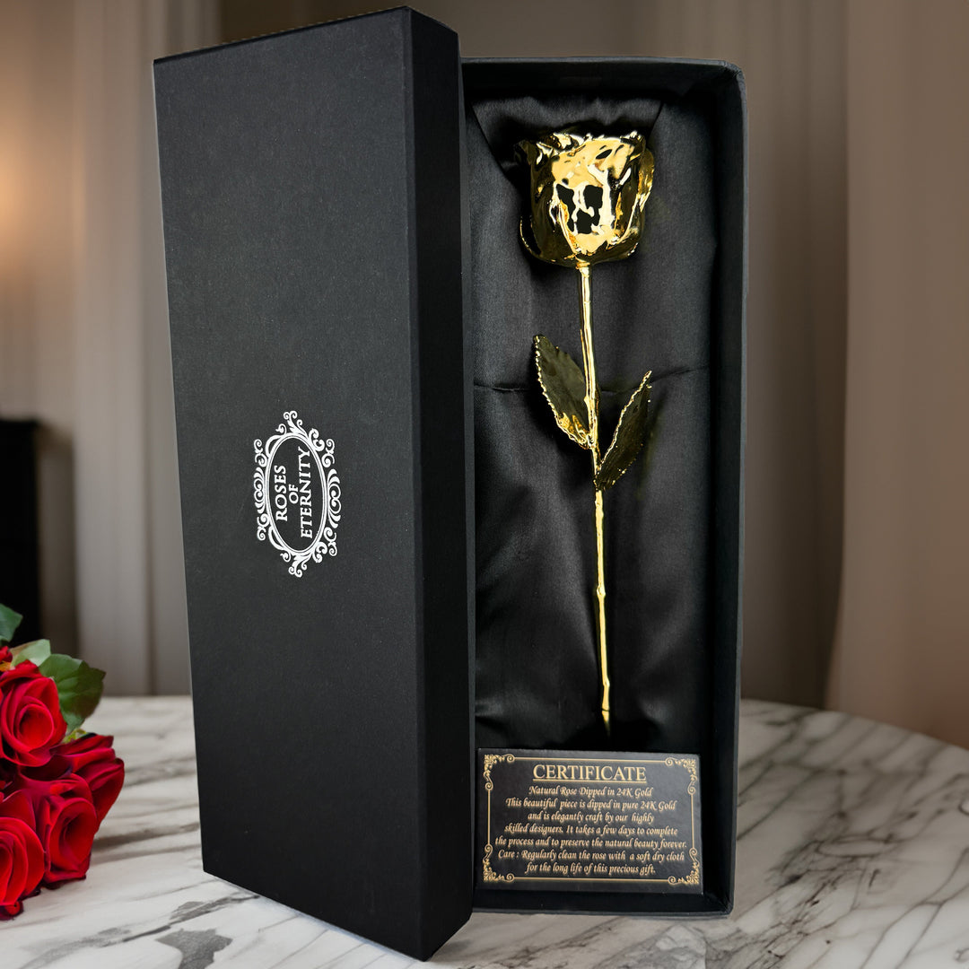 "Echte Rose in 24K Gold, luxuriös und elegant, ideal als zeitloses Schmuckstück oder unvergängliches Geschenk."