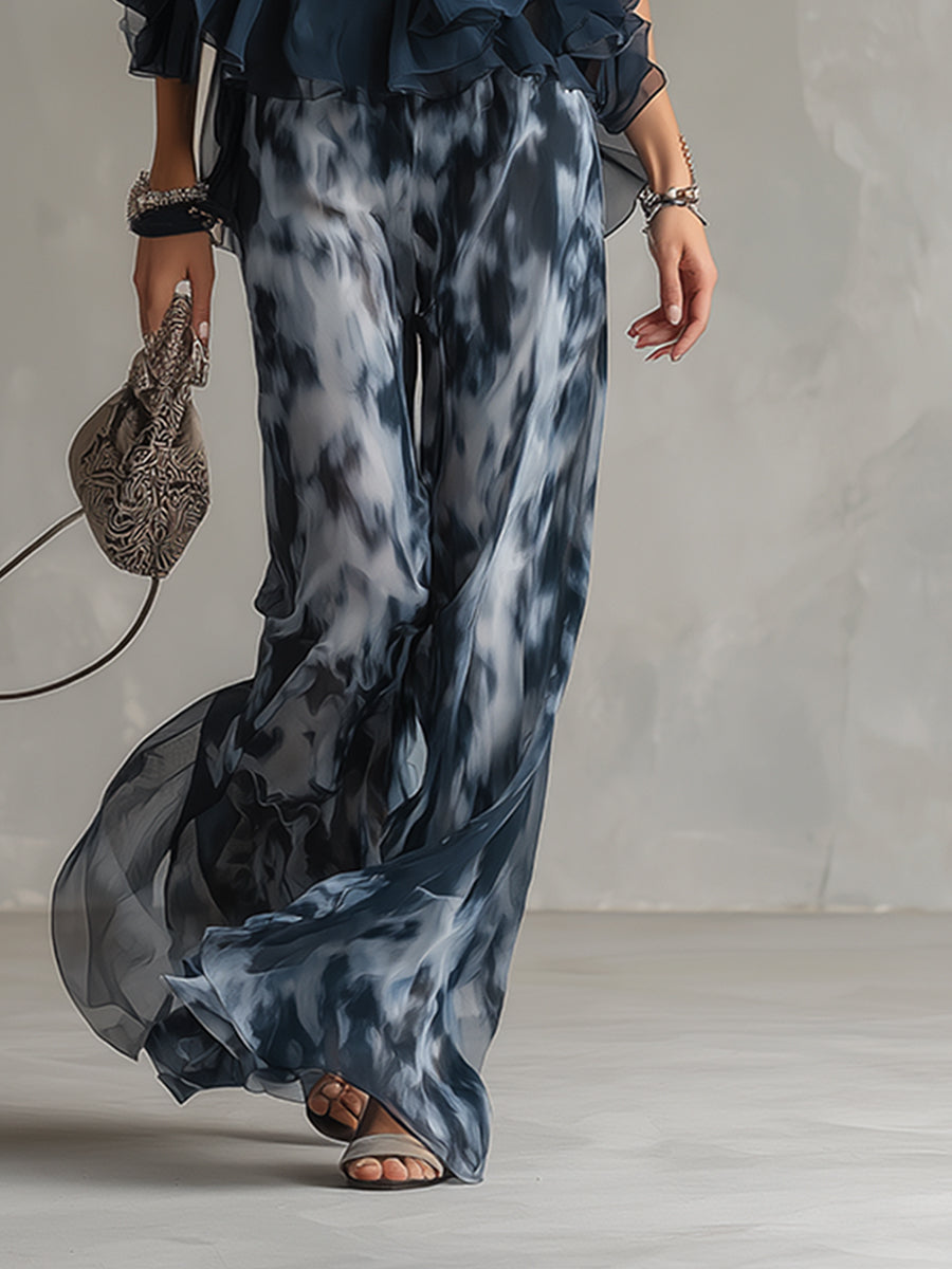 Detailansicht des eleganten Damen Zweiteilers Aubrey in Marineblau mit weitem Beinschnitt