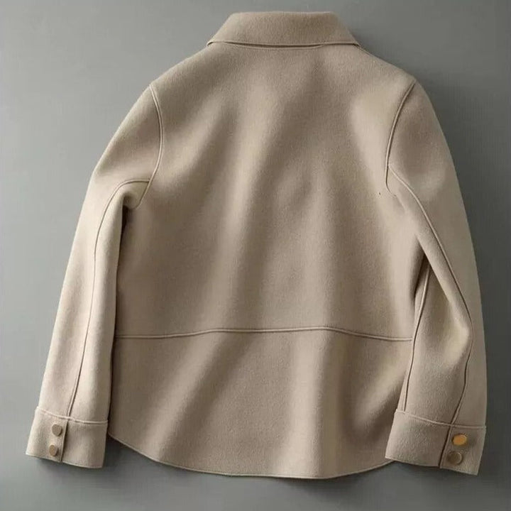 Warme Damen Winterjacke mit eleganter Knopfleiste. Perfekte Winterjacke & Oberbekleidung für Freizeit.