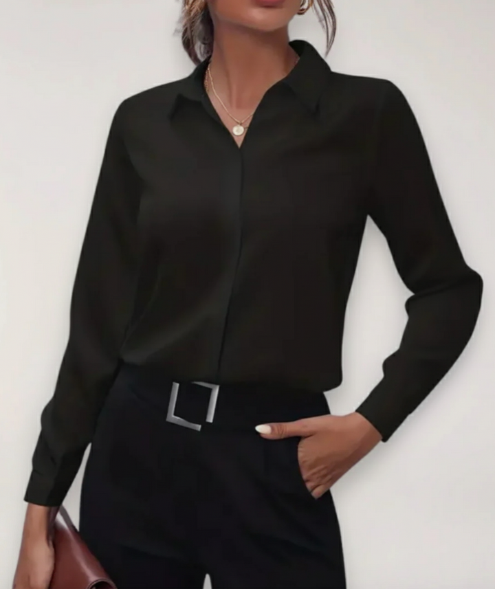Modische Damen Langarmbluse mit Knopfleiste. Business-tauglich & bequem für den Frühling.