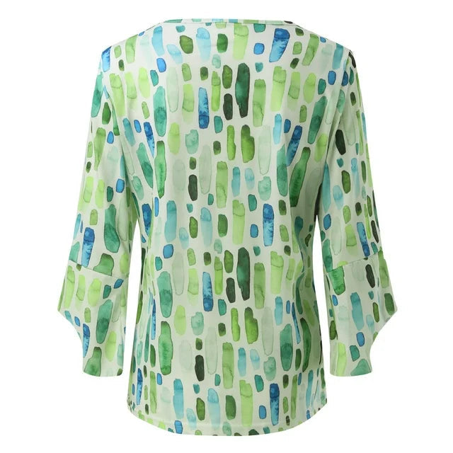 Leichte Sommerbluse für Damen mit geometrischem Muster, angenehm lockerer Schnitt. Perfekt für warme Tage.
