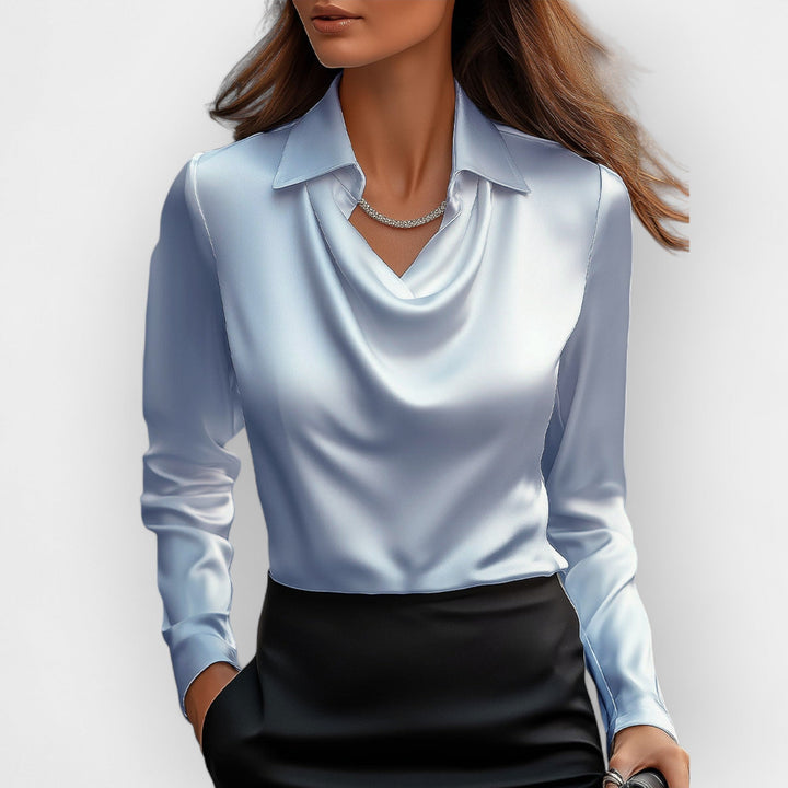 Zeitlose Damen Bluse mit elegantem Wasserfallkragen; ideal für ein professionelles Büro-Outfit.