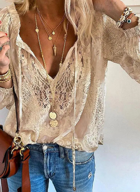 Luftige Damen Sommerbluse im Boho-Stil, V-Ausschnitt, elegant für Alltag, Urlaub & Freizeit.