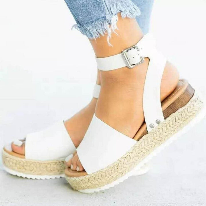 Modische Damen Flatform Sandalen mit verstellbarer Schnalle am Knöchelriemen, bequem & stylisch.