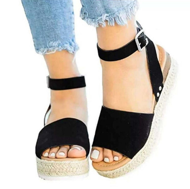 Bequeme Damen Flatform Sandalen mit sicherem Knöchelriemen, ideal für Freizeit & Urlaubslooks.