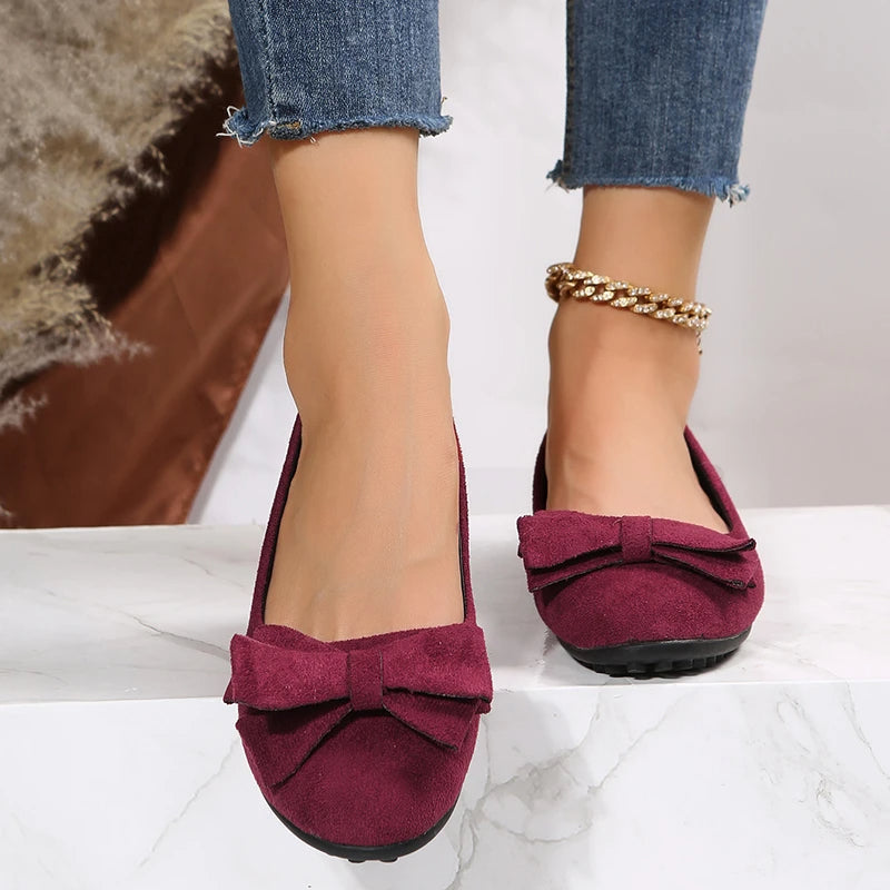 Detailansicht: Süße Schleife an bequemen Damen Ballerinas. Perfekte Frühlingsschuhe für elegante Looks.