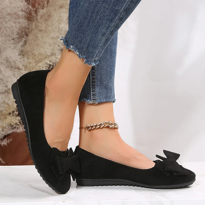 Komfortable Damen Ballerinas. Flache Frühlingsschuhe mit Schleife, perfekt für lange Tage und elegante Outfits.