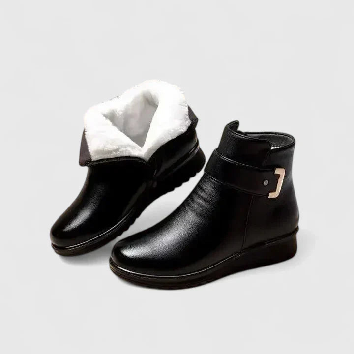 Damen Frühlings-Stiefeletten in elegantem Design mit Schnallenverzierung, ideal für trendige Frühlings-Looks.