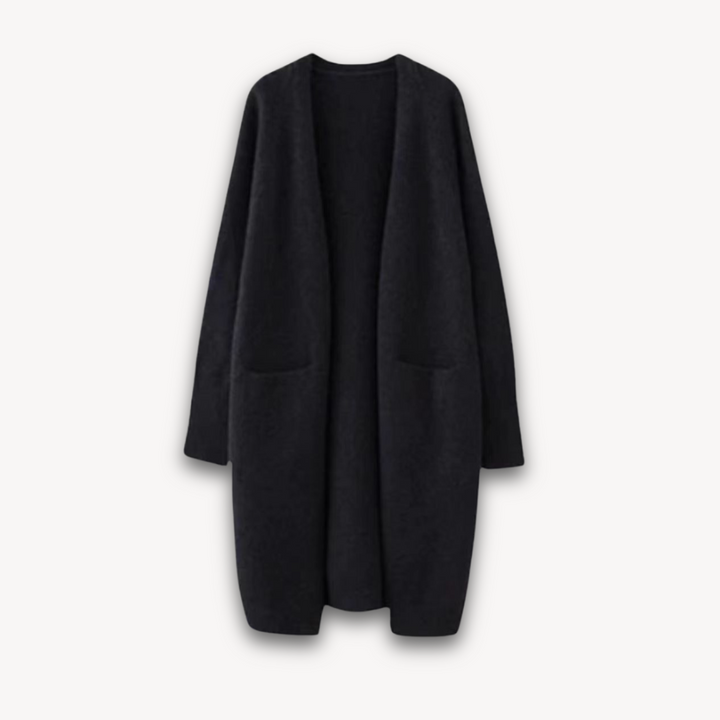 Nahaufnahme der feingestrickten Damen Strickjacke, leichte Qualität und offenes Design für den Frühling.
