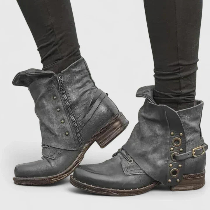 Damen Frühlings Stiefeletten im Vintage-Stil mit markanter seitlicher Schnalle; bequeme Damenschuhe für jeden Tag.